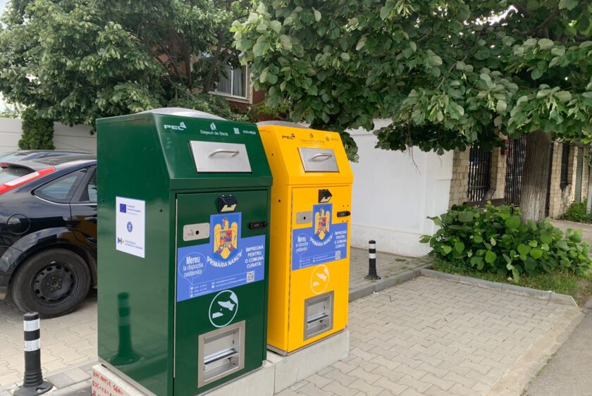 Inoveco Pubele inteligente cu compactor si panou solar
