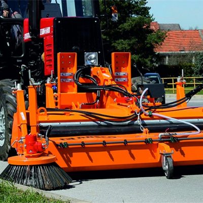 Inoveco echipamente pentru intretinerea drumurilor de vara
